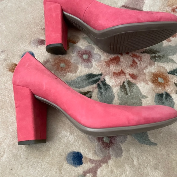 “Barbie pink” pink suede pumps size 40 or 9 1/2 - Picture 6 of 9